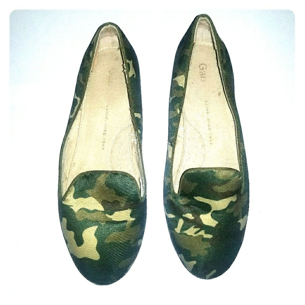 The Gap Camo Loafer Flats Sz 8
